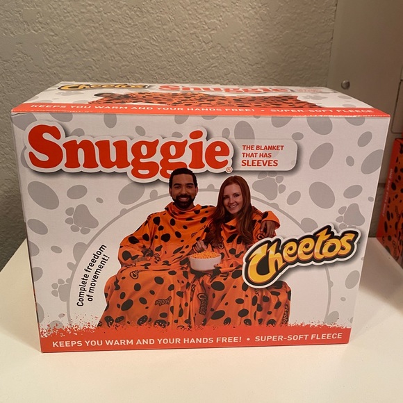 NEW Cheetos Snuggie Wearable Blanket with Sleeves Soft Throw Fleece Cheeto Spots - Picture 5 of 11